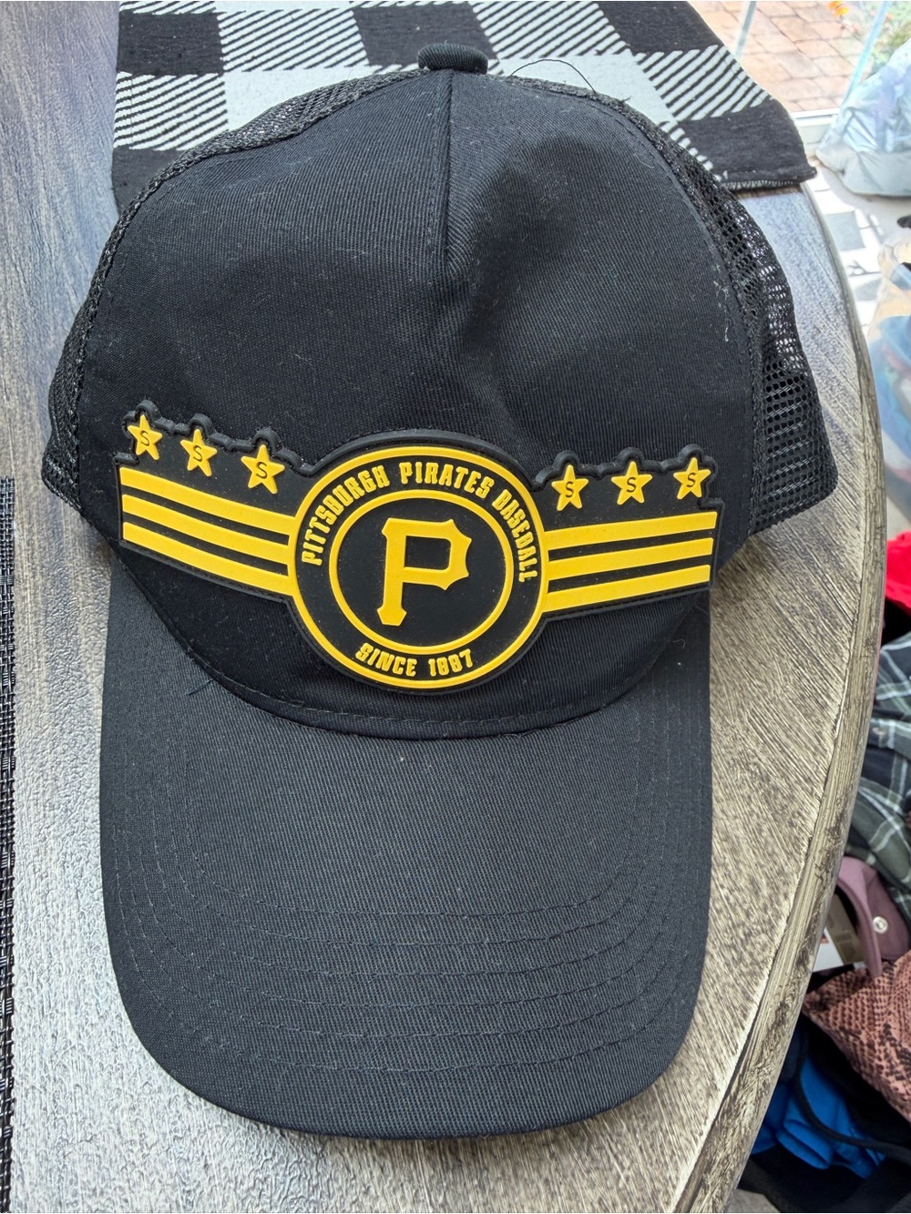 Pittsburgh Pirates Trucker Hat Black Yellow Mesh Snapback Paze -NWT